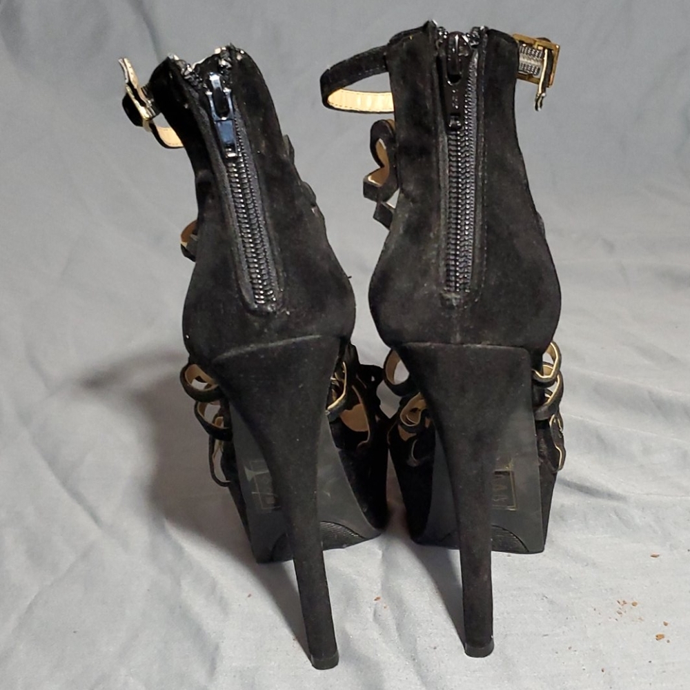 Shoes - Picture 4 of 5